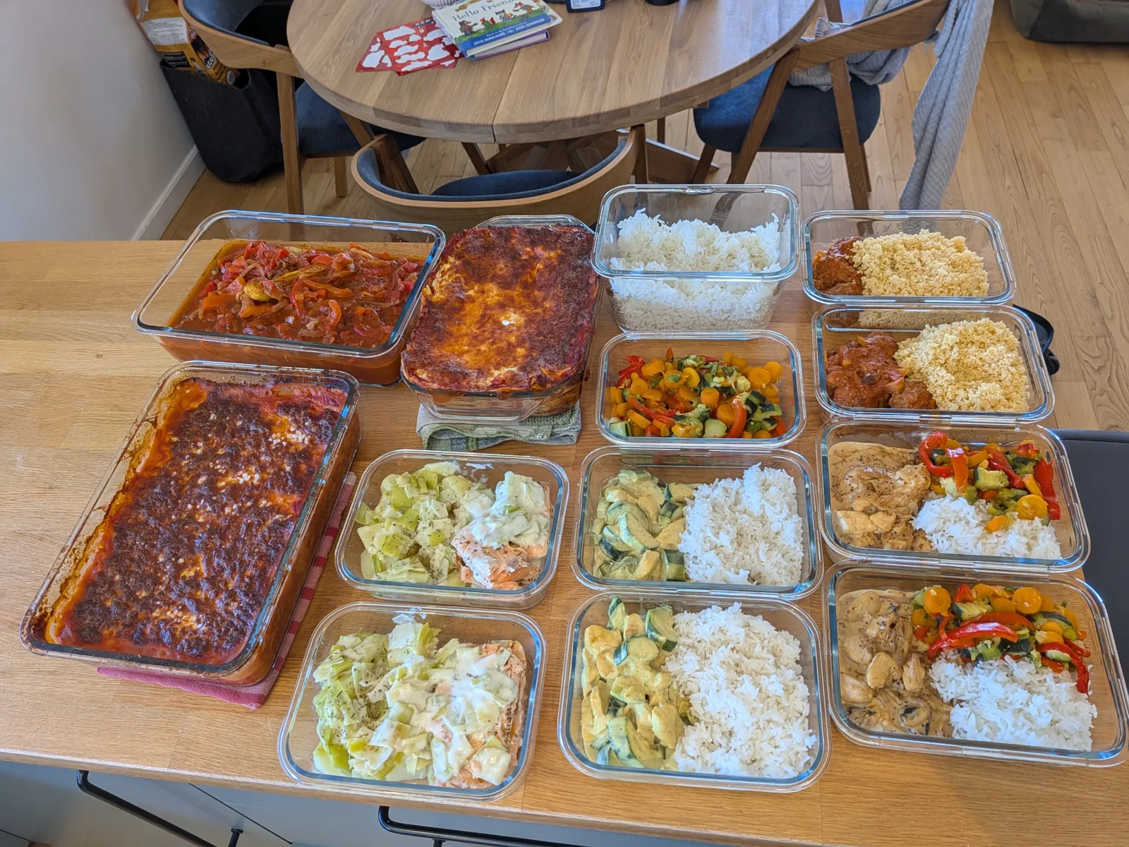 Repas portionnés : lasagnes, saumon aux poireaux, poulet à la crème et riz
